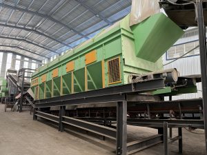 Automated MSW sorting plant configuration with integrated conveyor belt system