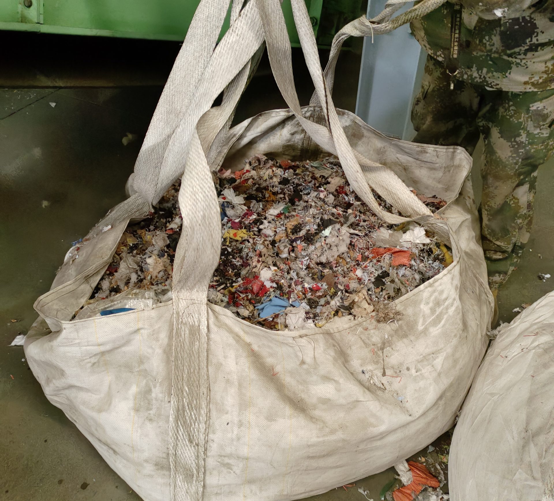 Workshop Trial Run of Heavy-Duty Double-Shaft Shredder for Used Clothing & Textile Recycling